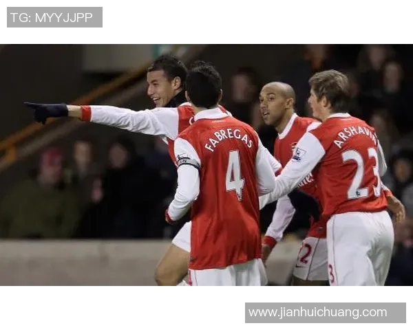 前阿森纳前锋马鲁万·查马克今日42岁生日快乐：发胶、头槌与北伦敦的流星岁月